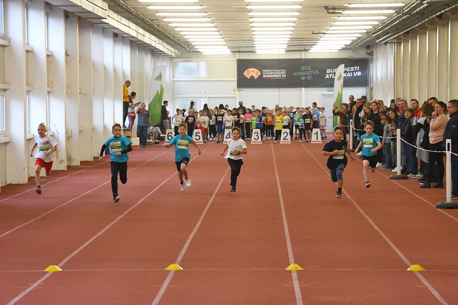 AKTIV HiPer az Arakkal a Bregyó közi Regionális Atlétikai Központban